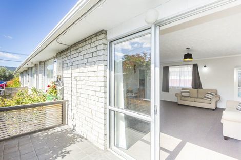 Photo of property in 2/39 Palmer Court, Silverstream, Upper Hutt, 5019