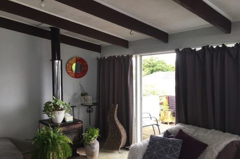 Photo of property in 18a Sylvan Crescent, Te Atatu South, Auckland, 0610