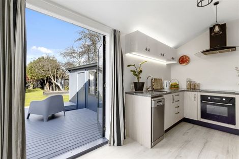 Photo of property in 172 Olliviers Road, Phillipstown, Christchurch, 8011