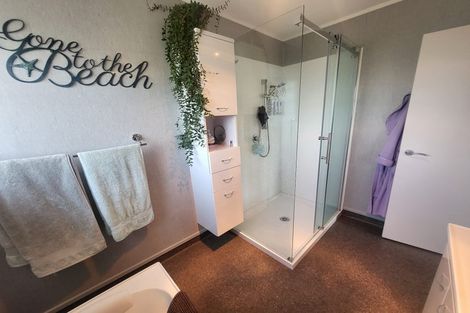 Photo of property in 1 Watts Street, Waipawa, 4210