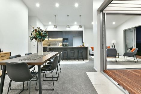 Photo of property in 17 Shakespear Road, Army Bay, Whangaparaoa, 0930