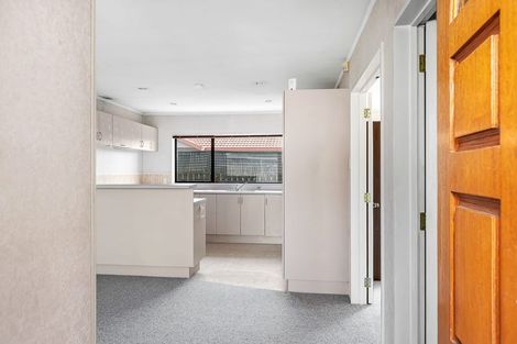 Photo of property in 19 Sturges Road, Henderson, Auckland, 0612