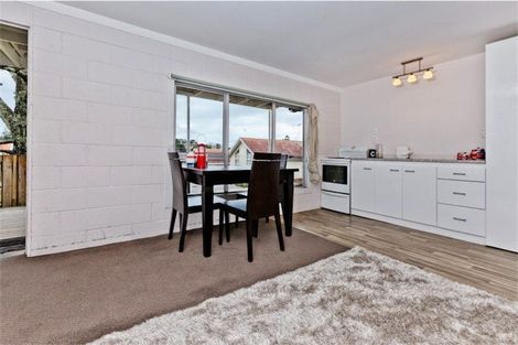 Photo of property in 16a Holiday Road, Stanmore Bay, Whangaparaoa, 0932