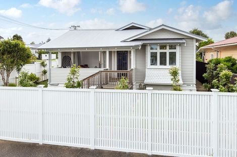 Photo of property in 74 Walker Road, Point Chevalier, Auckland, 1022