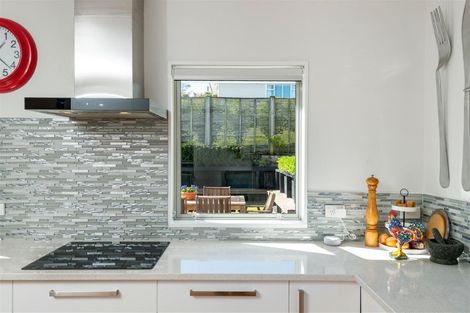 Photo of property in 2/17 Sudan Avenue, Milford, Auckland, 0620