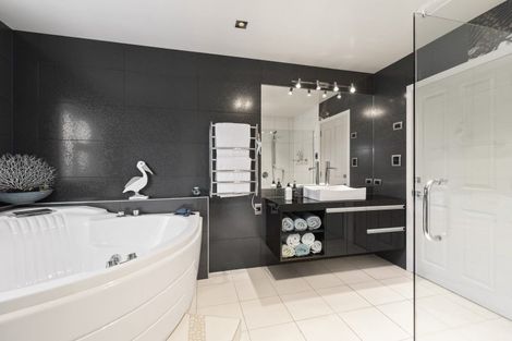 Photo of property in 36 Kawiu Road, Levin, 5510