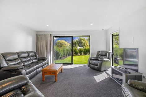 Photo of property in 11 Walter Place, Glenorchy, 9372