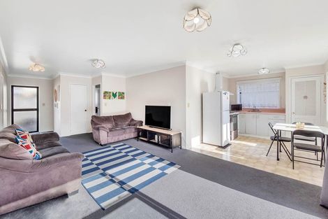 Photo of property in 2/6 Menary Street, Papakura, 2110