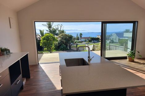 Photo of property in 37 Pacific Parade, Army Bay, Whangaparaoa, 0930