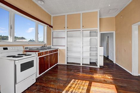 Photo of property in 35 Gladstone Street, Hawera, 4610