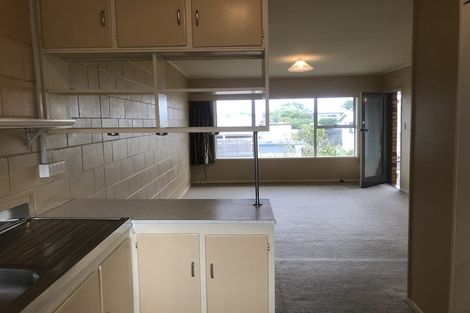 Photo of property in 2/16 Beach Road, Castor Bay, Auckland, 0620