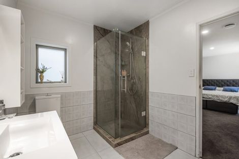 Photo of property in 2/23 Parr Terrace, Castor Bay, Auckland, 0620