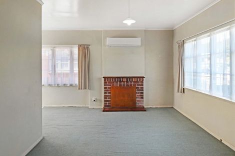 Photo of property in 215 Knights Road, Hutt Central, Lower Hutt, 5011