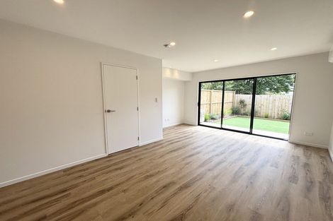 Photo of property in 4/9 Flanshaw Road, Te Atatu South, Auckland, 0610