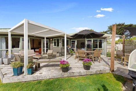 Photo of property in 7 Caughley Place, Otaki Beach, Otaki, 5512