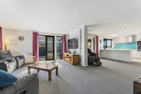 Photo of property in 6 Carrington Drive, Papamoa Beach, Papamoa, 3118