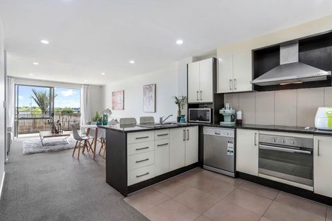 Photo of property in 8/6 Islington Avenue, New Lynn, Auckland, 0600