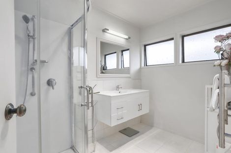 Photo of property in 2/248 Great North Road, Henderson, Auckland, 0612