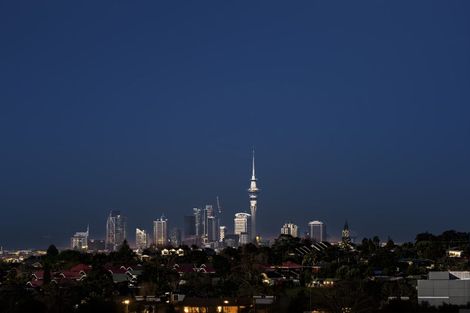 Photo of property in 81 Spence Road, Henderson, Auckland, 0612