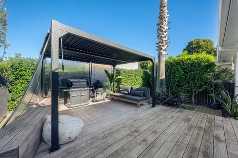 Photo of property in 2/12 Pandora Place, Pakuranga, Auckland, 2010