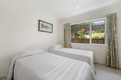 Photo of property in 8 Margaret Henry Crescent, Oteha, Auckland, 0632