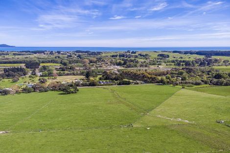 Photo of property in 39 Octavius Road, Peka Peka, Waikanae, 5391