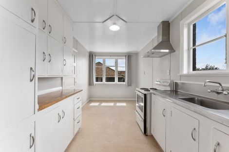 Photo of property in 97 Rangiora Avenue, Roslyn, Palmerston North, 4414