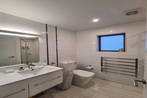 Photo of property in 37 Newington Road, Henderson, Auckland, 0612