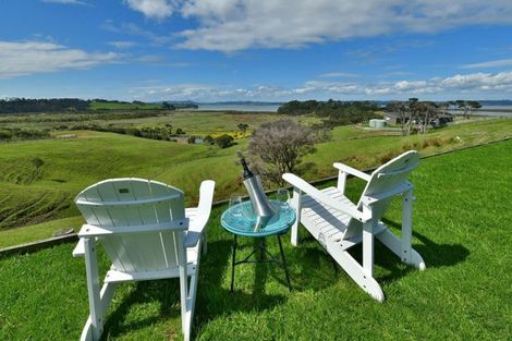 Photo of property in 137 Tuparekura Road, South Head, Helensville, 0874