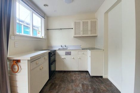 Photo of property in 2 Hawkhurst Road, Lyttelton, 8082