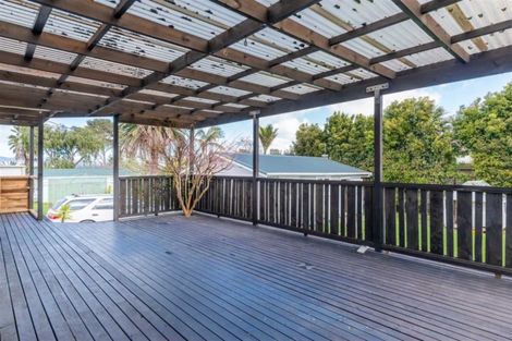 Photo of property in 11 Sylvan Crescent, Te Atatu South, Auckland, 0610