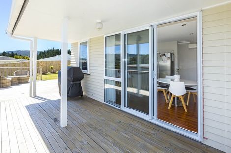 Photo of property in 11 Mount Marua Drive, Timberlea, Upper Hutt, 5018