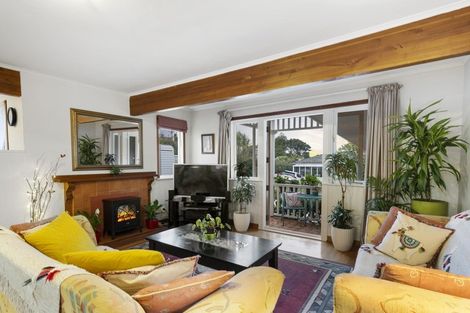 Photo of property in 1/27 Tui Glen Road, Birkenhead, Auckland, 0626