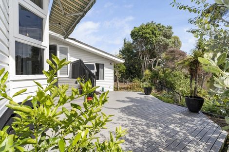 Photo of property in 15 Robert Grove, Paraparaumu, 5032