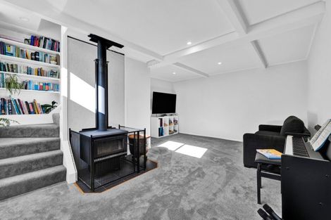 Photo of property in 51 Parsons Street, Vogeltown, New Plymouth, 4310