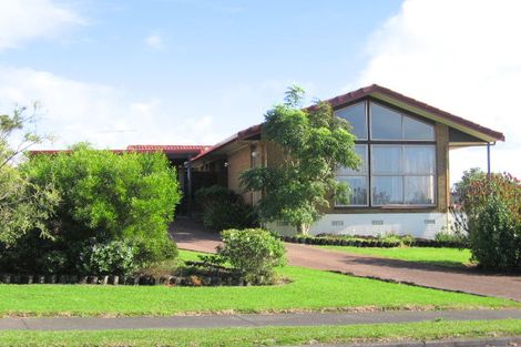 Photo of property in 13 Halldene Terrace, Red Beach, 0932