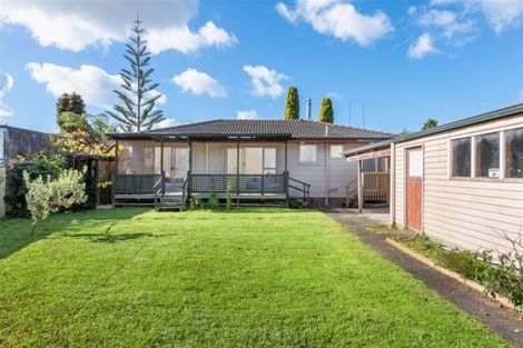 Photo of property in 32 Serwayne Place, Sunnyvale, Auckland, 0612