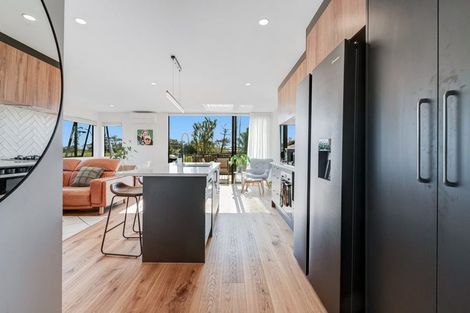 Photo of property in 30 Aitkenhead Court, Parakai, 0830