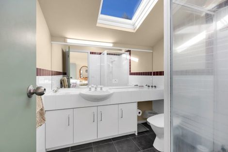 Photo of property in 1 Te Mara Place, Merrilands, New Plymouth, 4312