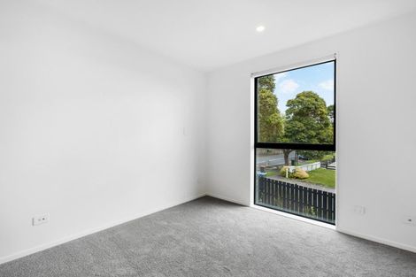 Photo of property in 1/2 Windermere Crescent, Blockhouse Bay, Auckland, 0600