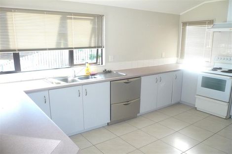 Photo of property in 23 Miriam Corban Heights, Henderson, Auckland, 0612