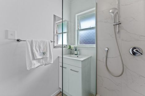 Photo of property in 2/24 Evelyn Place, Hillcrest, Auckland, 0627