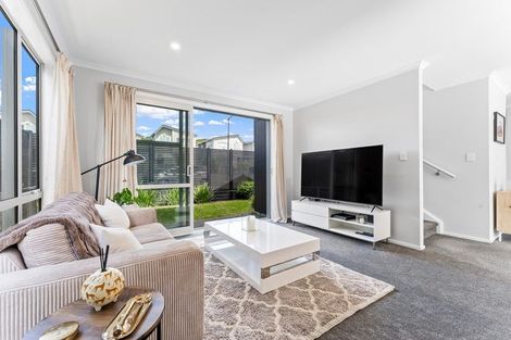 Photo of property in 48 Karepiro Drive, Stanmore Bay, Whangaparaoa, 0932