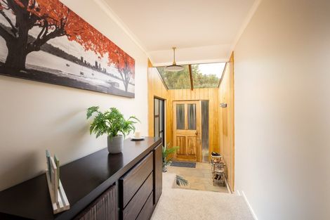 Photo of property in 20 Sequoia Grove, Merrilands, New Plymouth, 4312