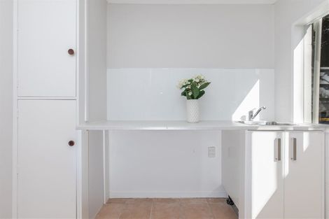 Photo of property in 82 Ravenwood Drive, Forrest Hill, Auckland, 0620