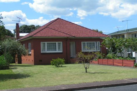 Photo of property in 6 Nelson Avenue, Northcote Point, Auckland, 0627