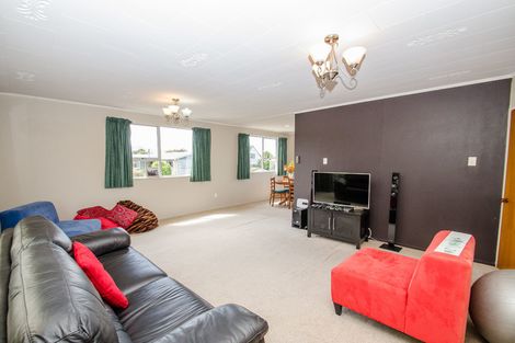 Photo of property in 2 Estuary Crescent, Fairfield, Dunedin, 9018