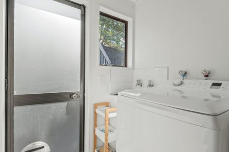 Photo of property in 2/31 Kiteroa Terrace, Rothesay Bay, Auckland, 0630