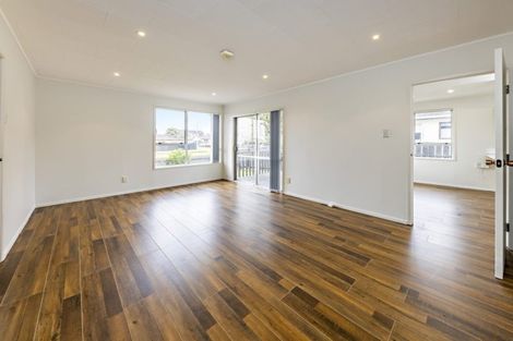 Photo of property in 438 Roscommon Road, Clendon Park, Auckland, 2103