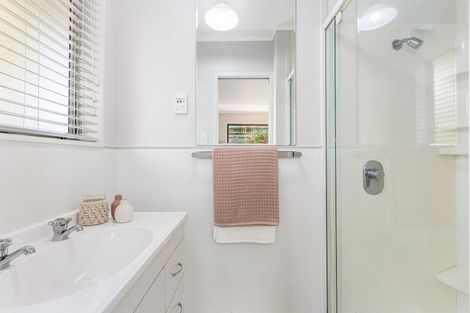 Photo of property in 5 Romesdale Road, Papakowhai, Porirua, 5024